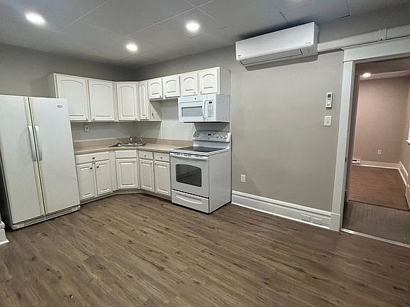 2nd image of 601 S West End Ave #2