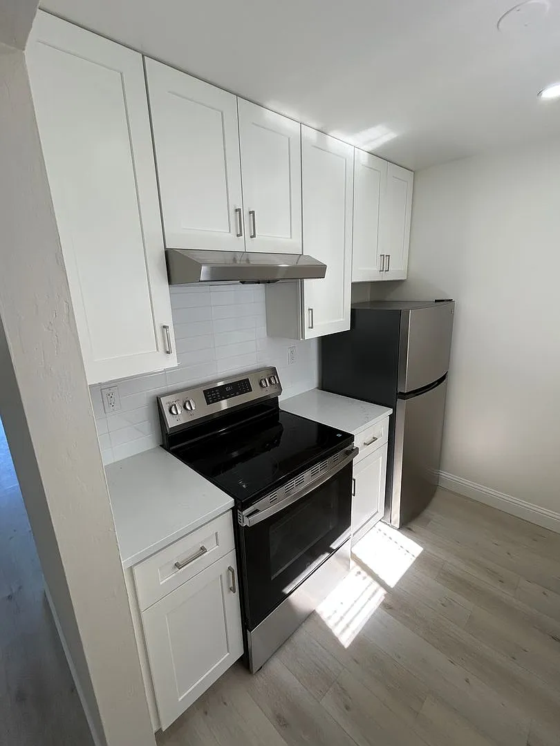 2760 Melendy — Photo 3