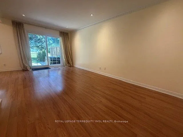 8 Farmstead Rd — Photo 4