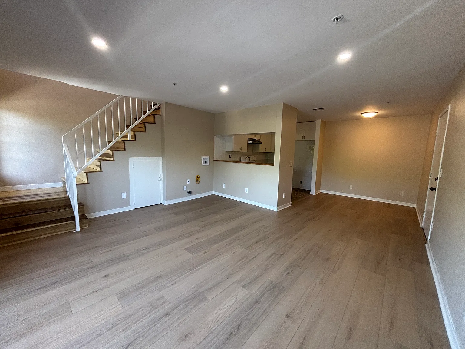 2 bed, 1050 sqft, $2,395 — Photo 2