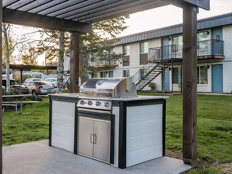 The Katmai Apartments — Photo 19