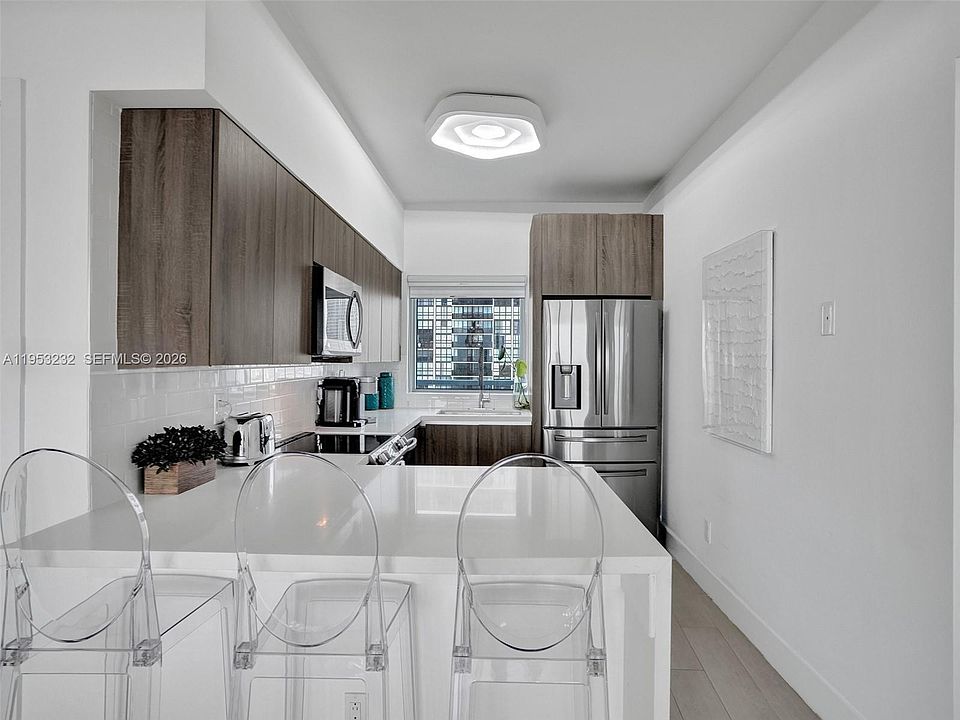 1st image of 601 NE 36th St APT 1003