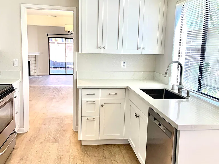 149 Oak Park Dr — Photo 5