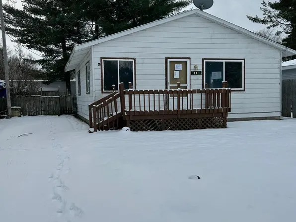 115 Elm St, Houghton Lake, MI 48629