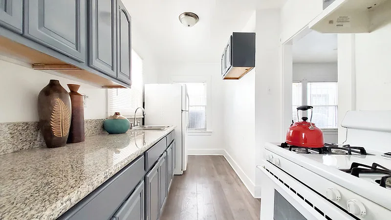 1 bed, 1.0 bath, 700 sqft, $1,750 — Photo 2
