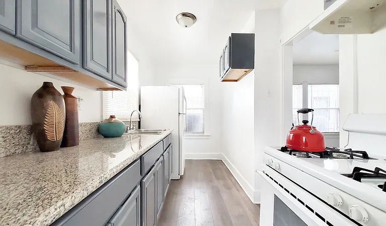 415 N Virginia Ct — Photo 2