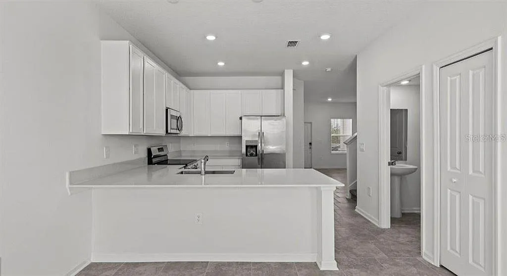 3 bed, 2.5 bath, 1840 sqft, $2,100 — Photo 3