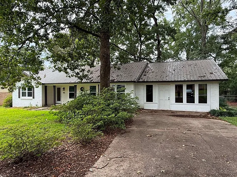 1016 Northfield Cir — Photo 1