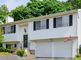 40 Pondview Ter, East Haven, CT 06512