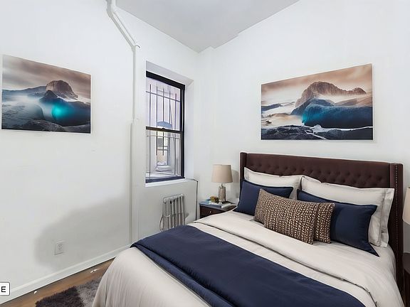 3rd image of 176 Thompson St APT 3A
