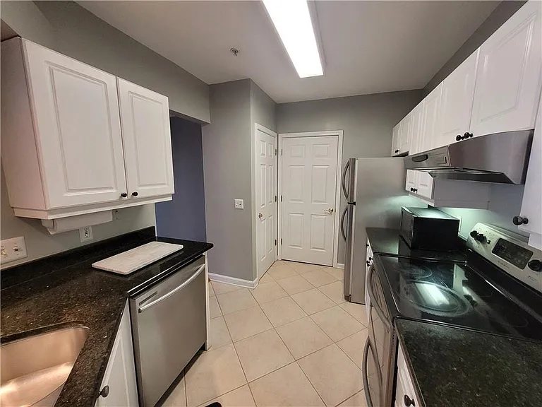 3334 Peachtree Rd NE #404 — Photo 26