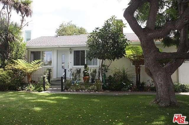 1st image of 2738 Kelton Ave