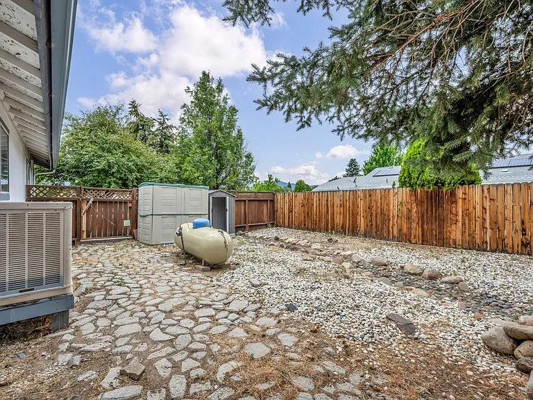 17575 Parrot Dr — Photo 31