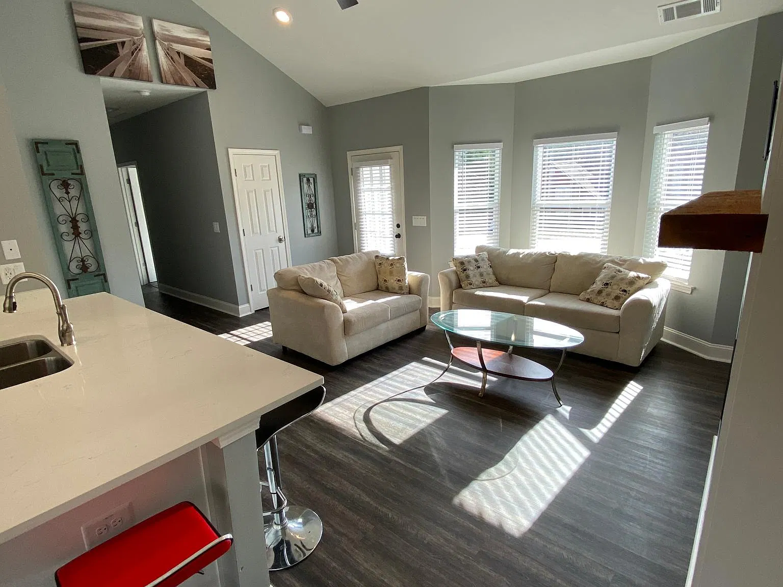 3 bed, 1705 sqft, $2,300 — Photo 4