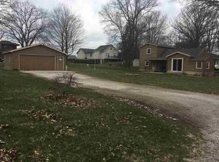 215 Lane 221a Hamilton Lk, Hamilton, IN 46742