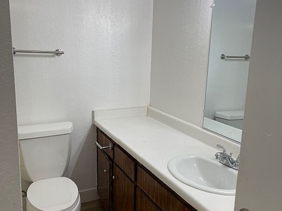 5th image of 820 Broad Ave APT 1