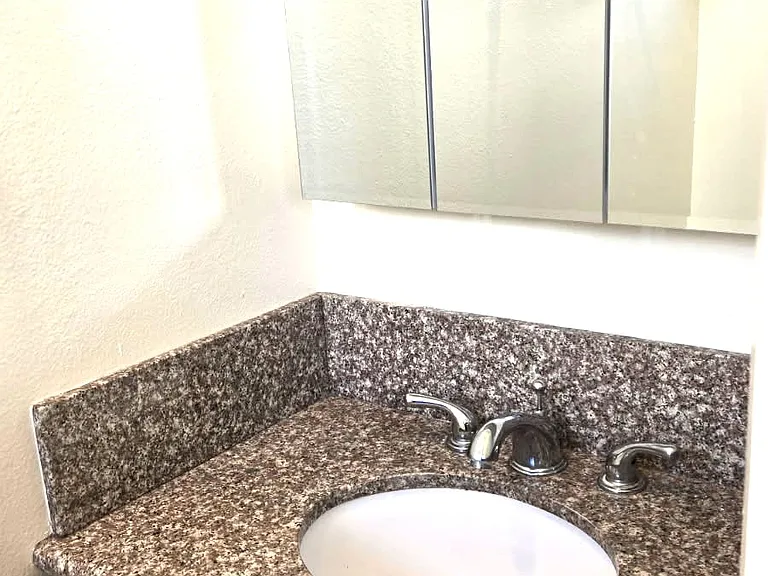 140 N Berendo St #2 — Photo 8