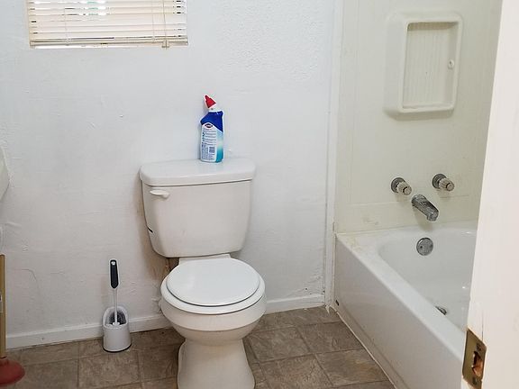 5th image of 2461 Culver Ave