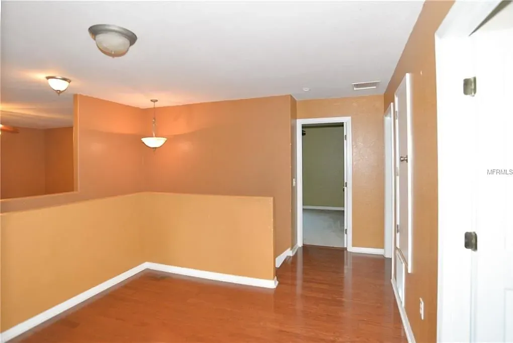 5 bed, 3.5 bath, 2722 sqft, $2,500 — Photo 2