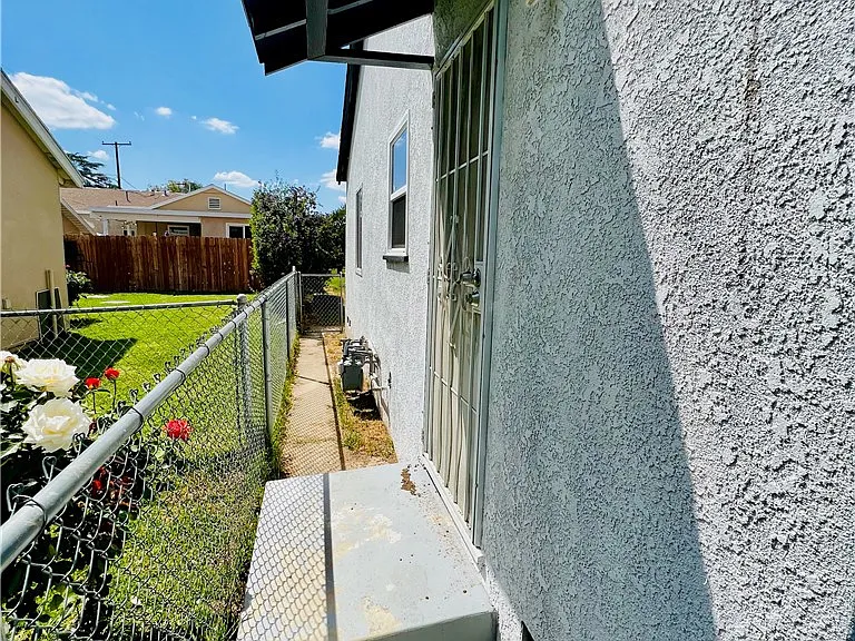 425 Grand Ave — Photo 26