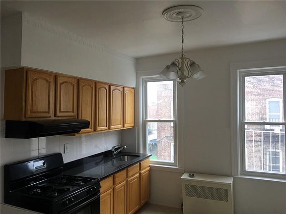 4th image of 2306 E 12th St