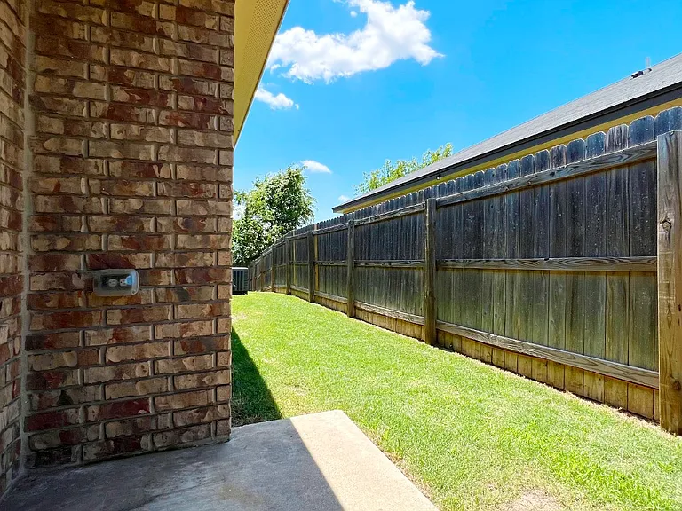 405 Sladecek Dr #B — Photo 24