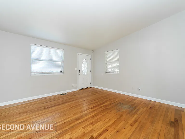 11267 Bruce Dr — Photo 3