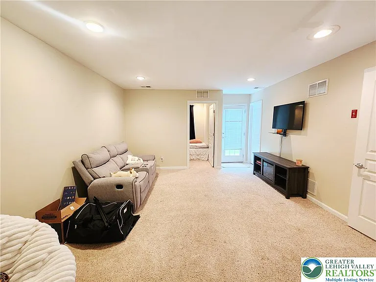 8507 Putnam Ct — Photo 8
