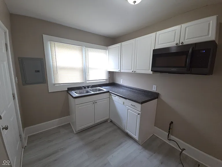 1337 Lee St — Photo 9