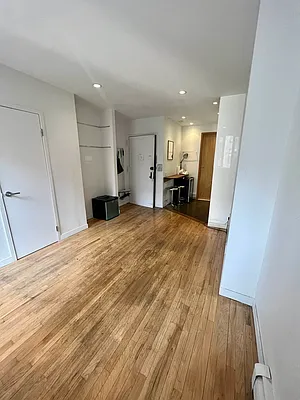 Rented by R New York | media 9