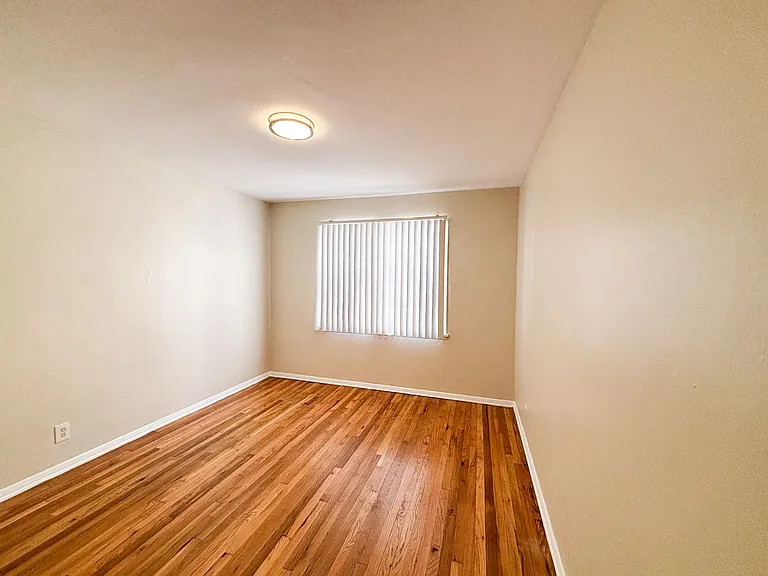 605 Kelton Ave — Photo 39