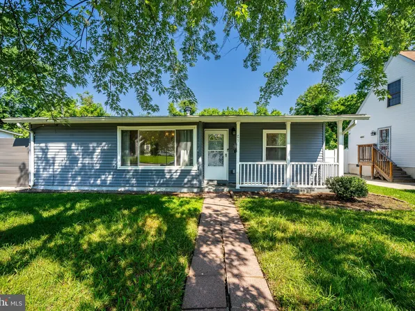 225 Seneca Dr, Oxon Hill, MD 20745