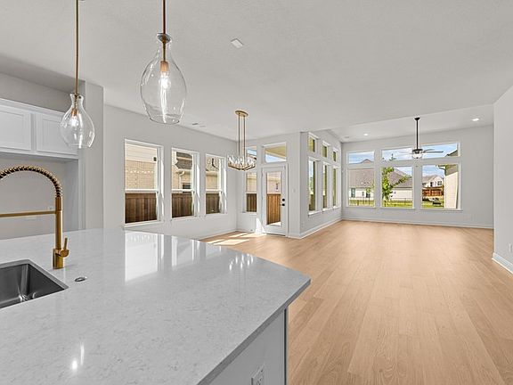 The Saratoga - Kitchen