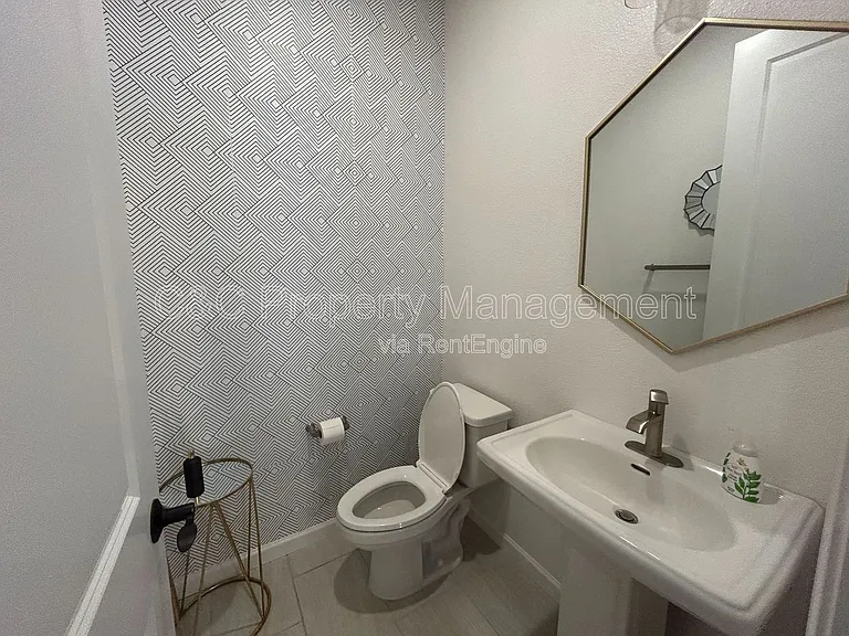 360 Pear Tree Ter #E — Photo 16