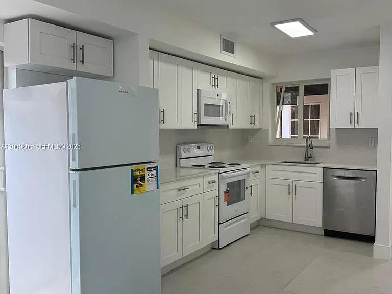1115 W 38th Ter #50 — Photo 9