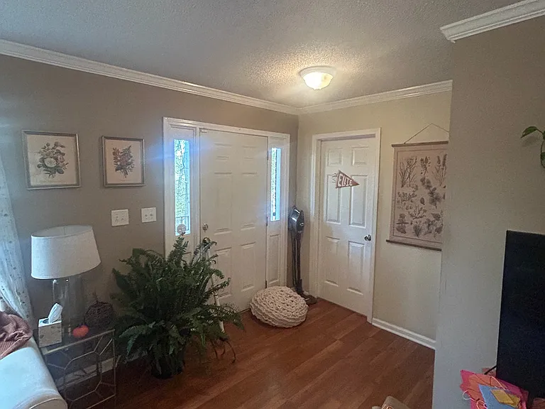 215 Hodgson Dr — Photo 4