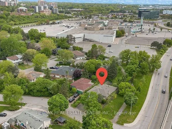 1011 Pearson Dr, Oakville, ON L6H 2Y9