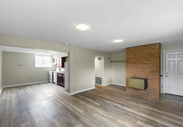 1111 E Genesee St #4 — Photo 4