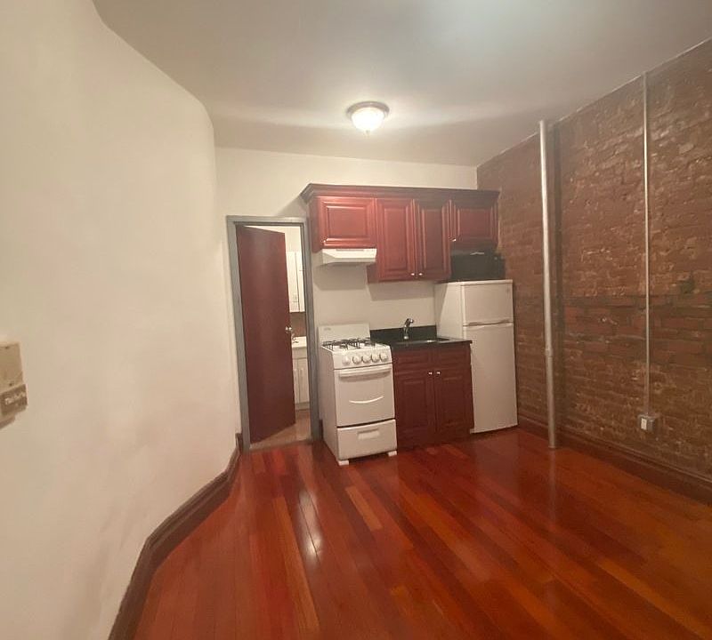 2nd image of 510 E 5th St #1D