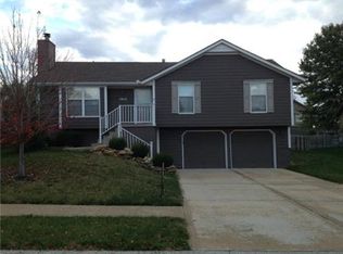 1205 NE Applewood St, Lees Summit, MO 64086