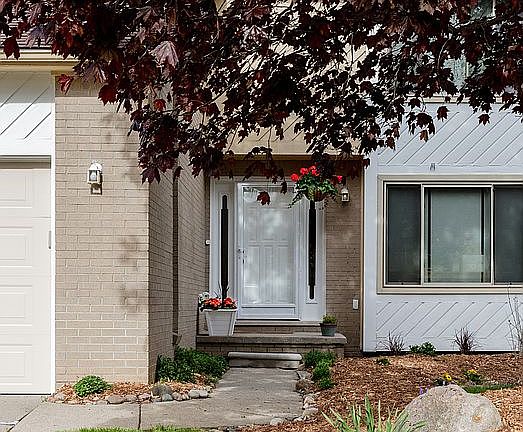 3rd image of 25370 Buckminster Dr