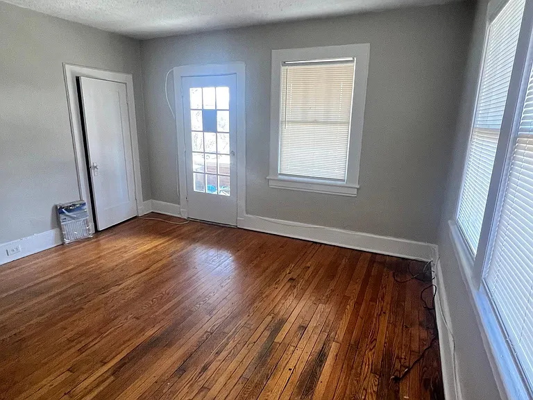 821 Ferdinand Ave SW #4 — Photo 2