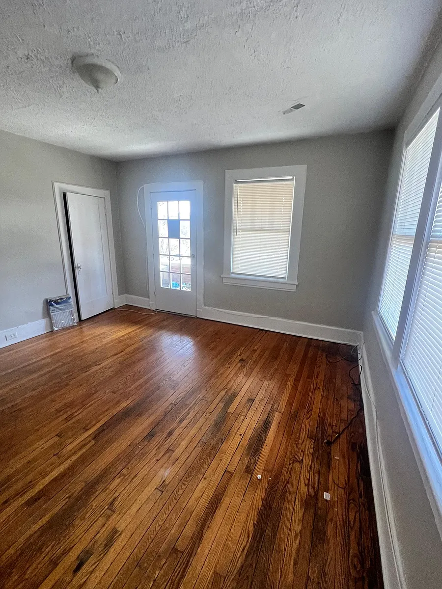 Building Photo - 821 Ferdinand Ave SW #4