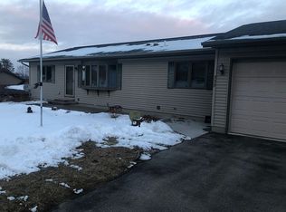 335 Hiawatha Hls, Dakota, MN 55925