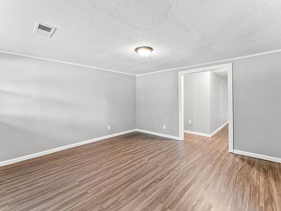 5th image of 33020 W 82nd St