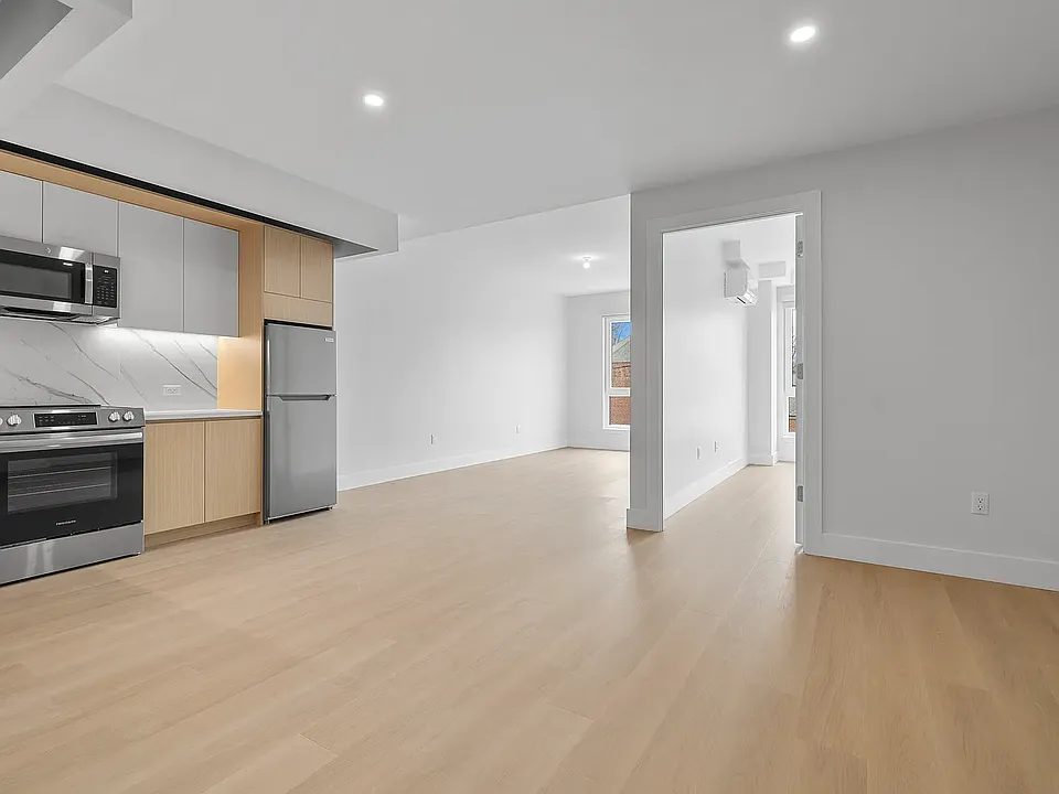 77-63 Vleigh Pl #311