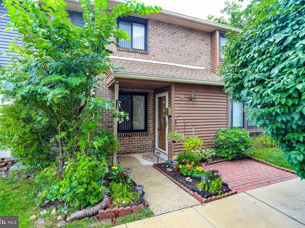 22 Fitzwatertown Rd Unit E11, Willow Grove, PA 19090
