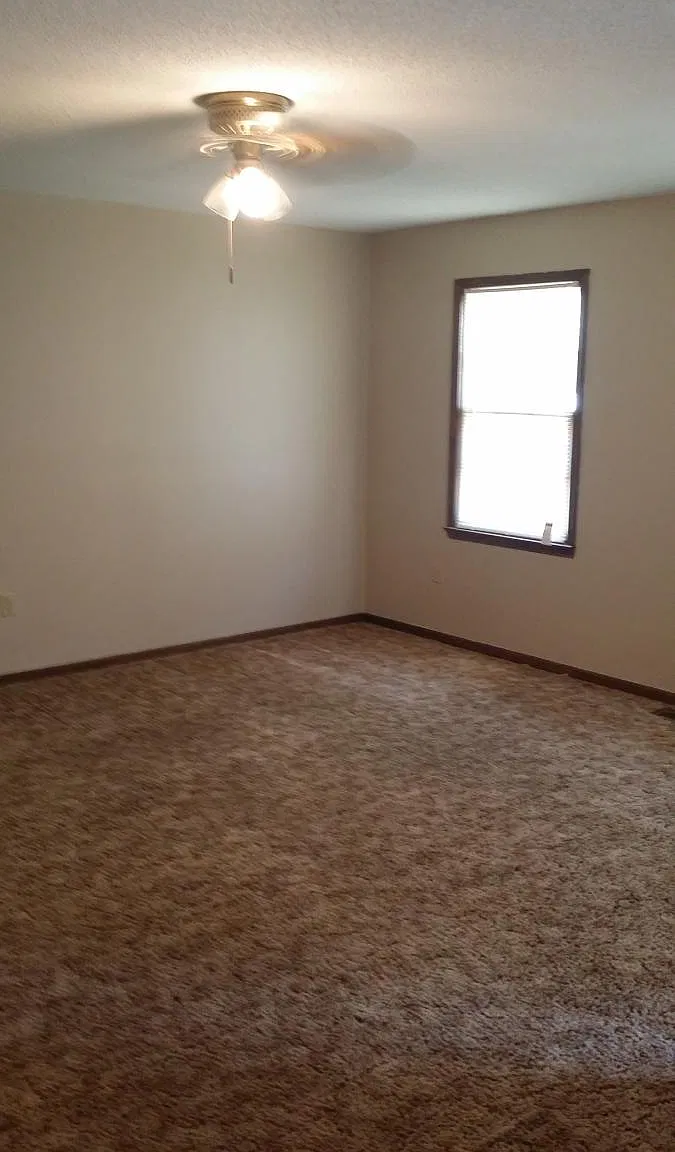 2 bed, 1100 sqft, $850 — Photo 2