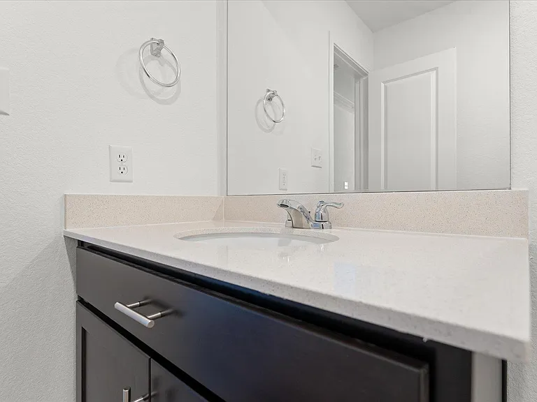 905 Powell St — Photo 29