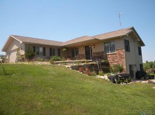 102 Round Lake Hills Dr, Wentworth, SD 57075